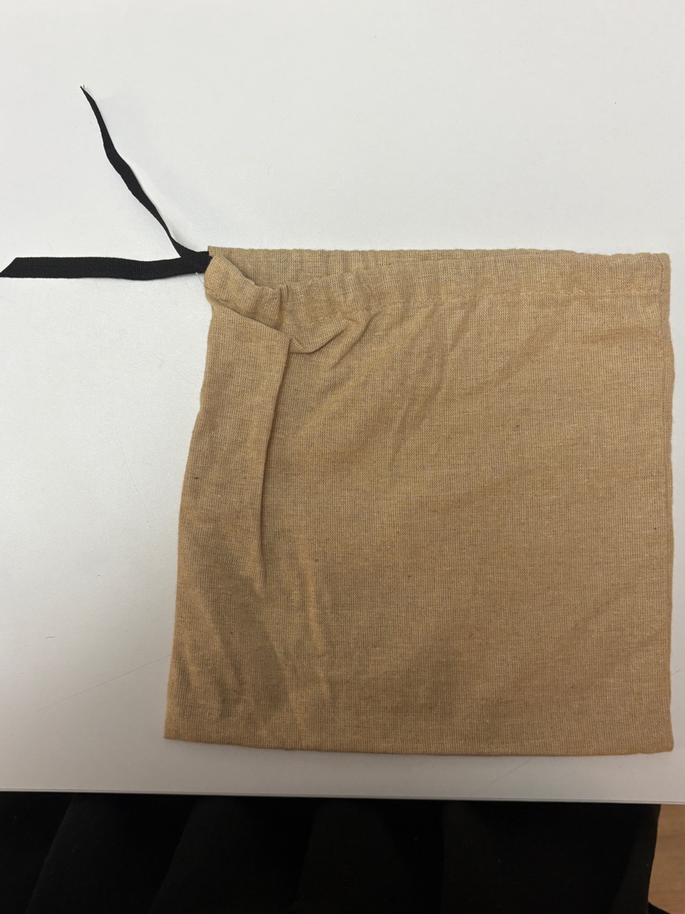 Gucci tan cotton drawstring pouch with black logo - Picture 2 of 2